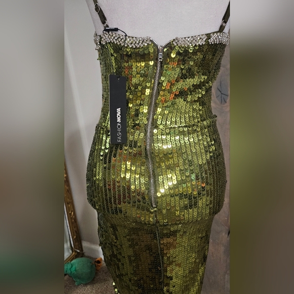 FASHION NOVA Shimmer On Sequin Maxi Dress - Green. Size Small NWT - Picture 13 of 16